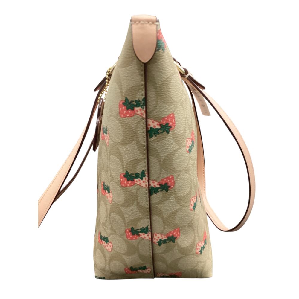 NWT Coach Tote Women’s 1Size LargeGalleryTote SignatureCanvasPrint Strawberries - Picture 3 of 10